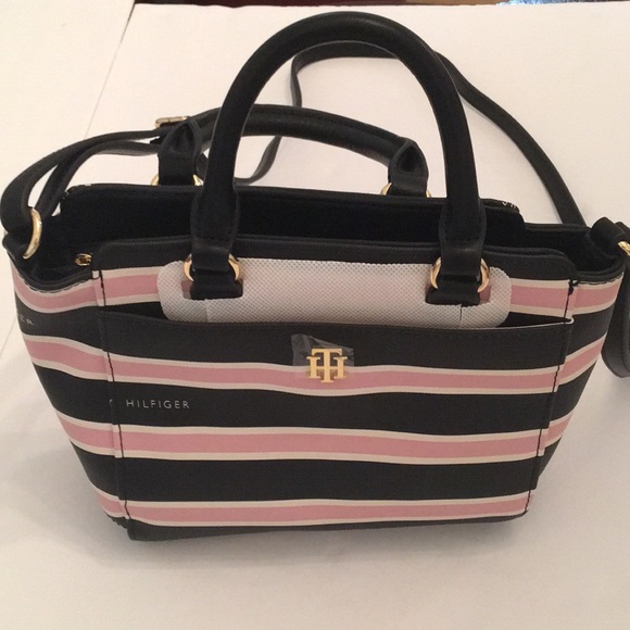 Tommy Hilfiger Handbags - Tommy Hilfiger crossbody mini satchel